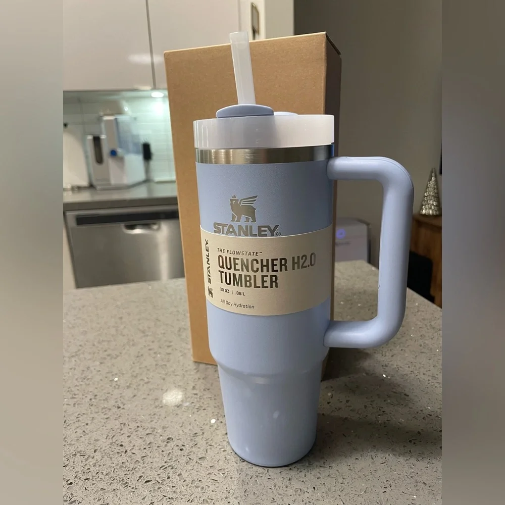 NWT STANLEY 30 OZ QUENCHER H2O TUMBLER- WITH ORIGINAL BOX - Picture 2 of 6